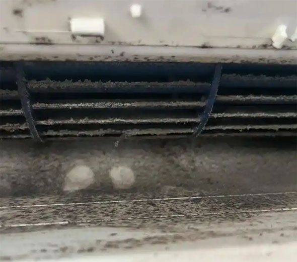 遵义市空调吹的风有股烧焦味是怎么回事